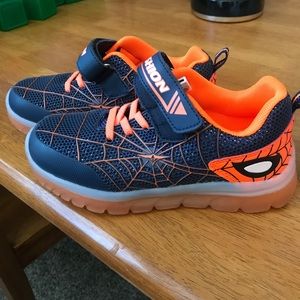 YUNICUS Boys Light Up Led Flash Spider Shoes w/USB